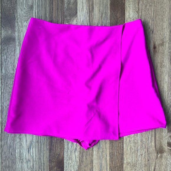 Express Pants - NWT Express Skort Hot Pink Fuschia Women’s Sz M Party Glam Streetwear Barbiecore
